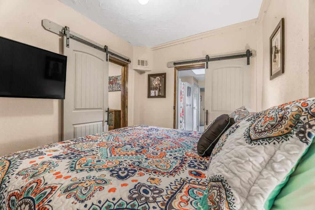 Cliff House Lodge And Hot Tub Cottages Моррісон Екстер'єр фото