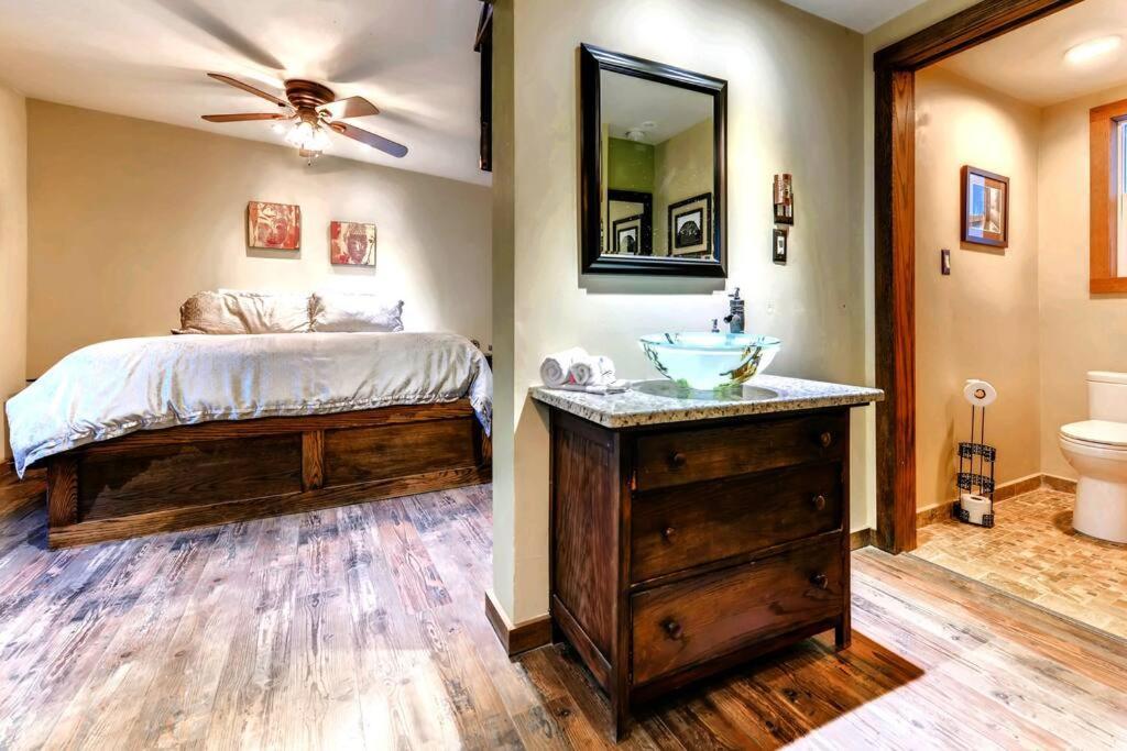 Cliff House Lodge And Hot Tub Cottages Моррісон Екстер'єр фото