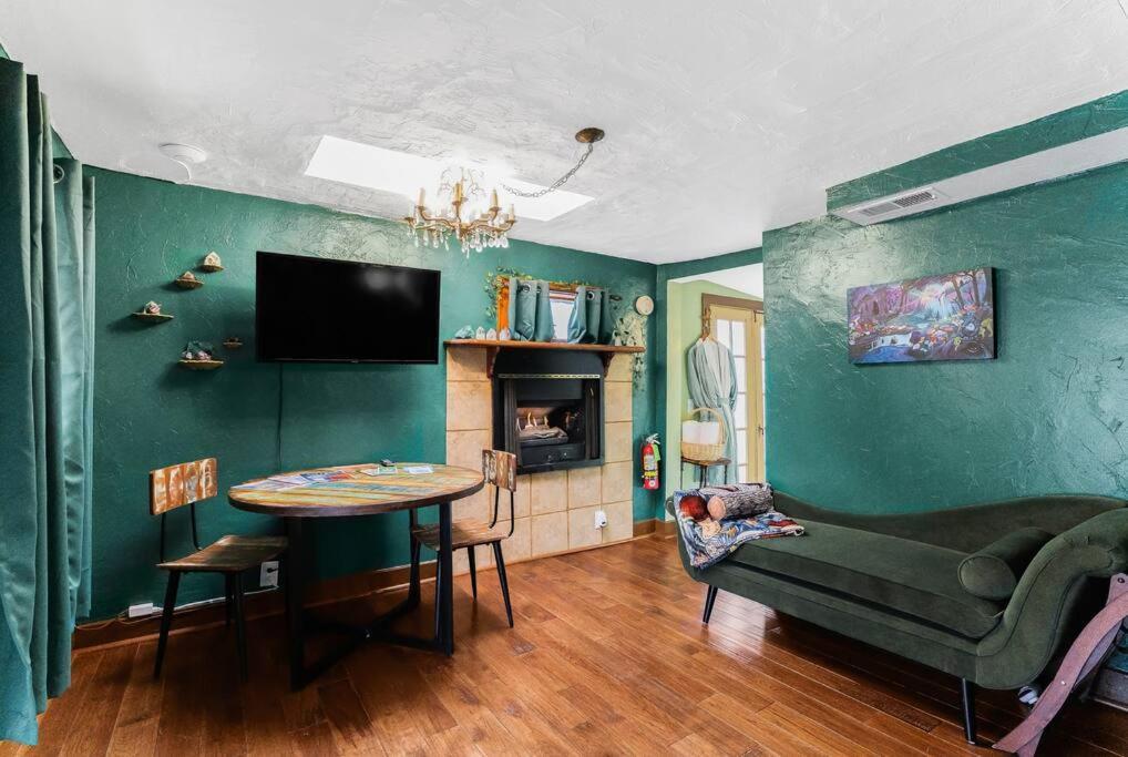Cliff House Lodge And Hot Tub Cottages Моррісон Екстер'єр фото