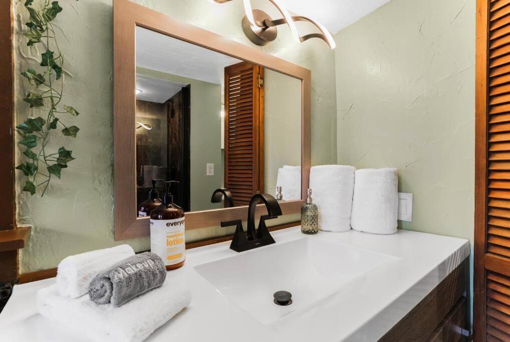 Cliff House Lodge And Hot Tub Cottages Моррісон Екстер'єр фото