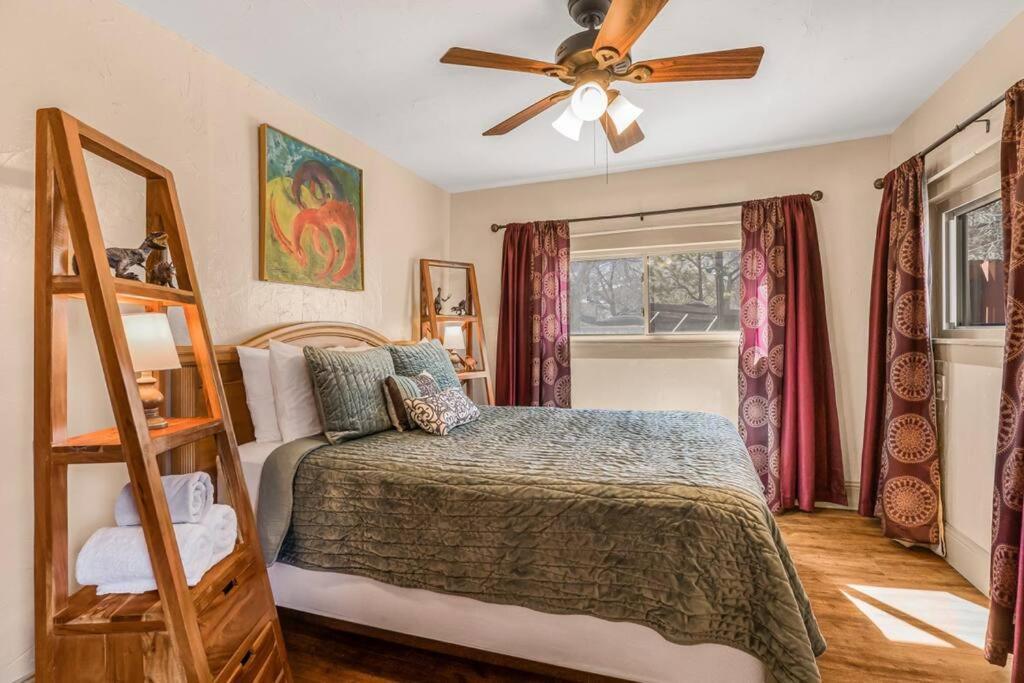 Cliff House Lodge And Hot Tub Cottages Моррісон Екстер'єр фото