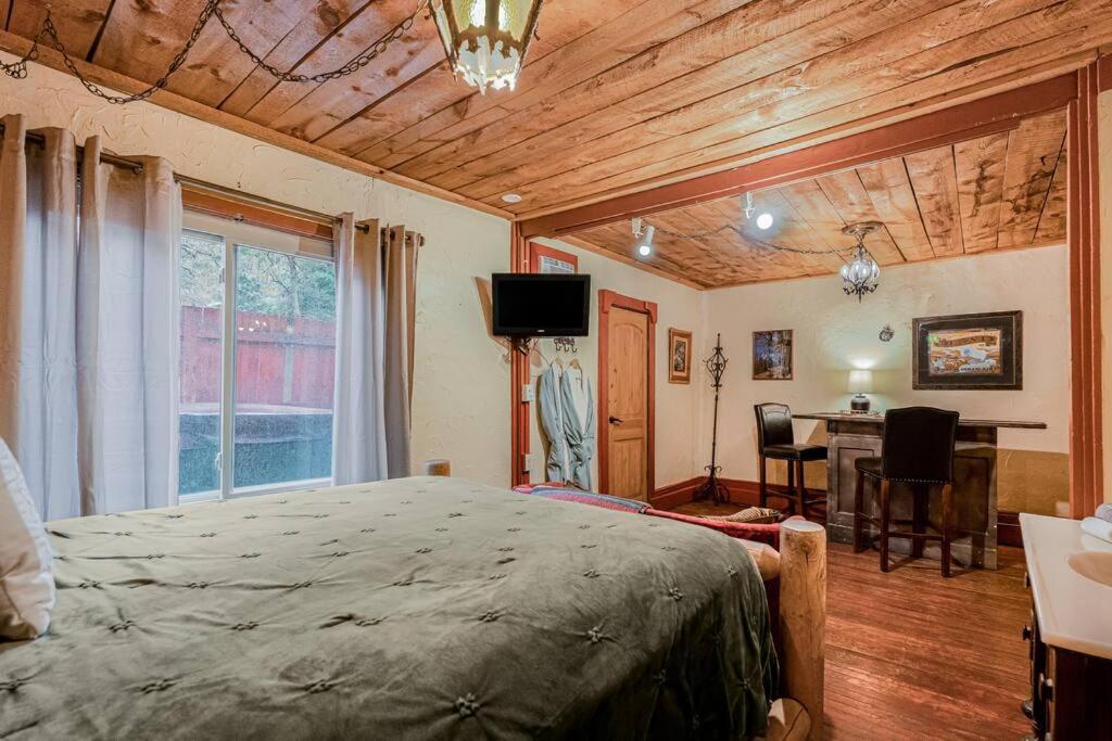 Cliff House Lodge And Hot Tub Cottages Моррісон Екстер'єр фото