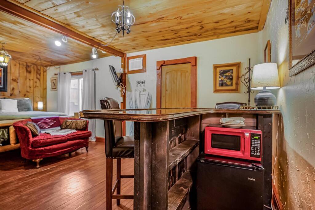 Cliff House Lodge And Hot Tub Cottages Моррісон Екстер'єр фото