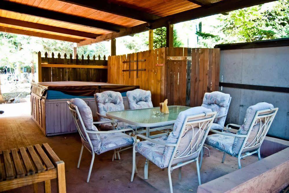 Cliff House Lodge And Hot Tub Cottages Моррісон Екстер'єр фото
